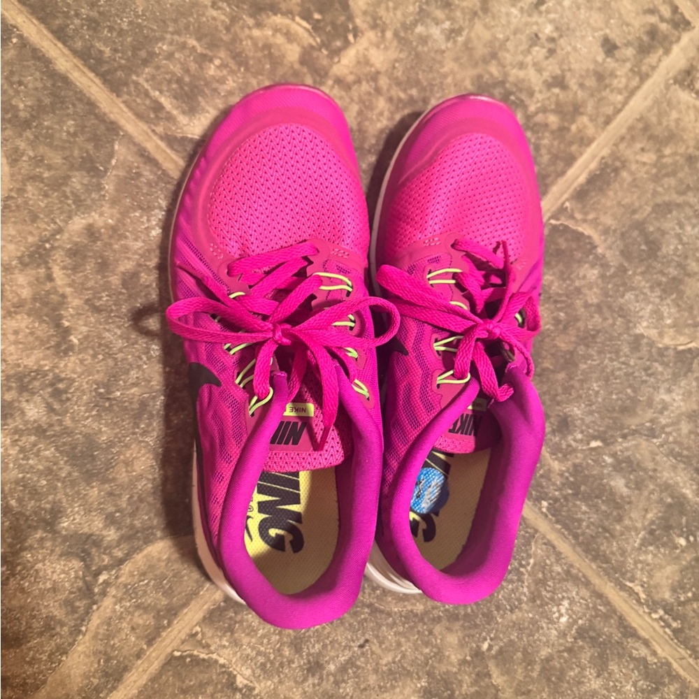 Nike Women's Fuchsia Athletic Shoes